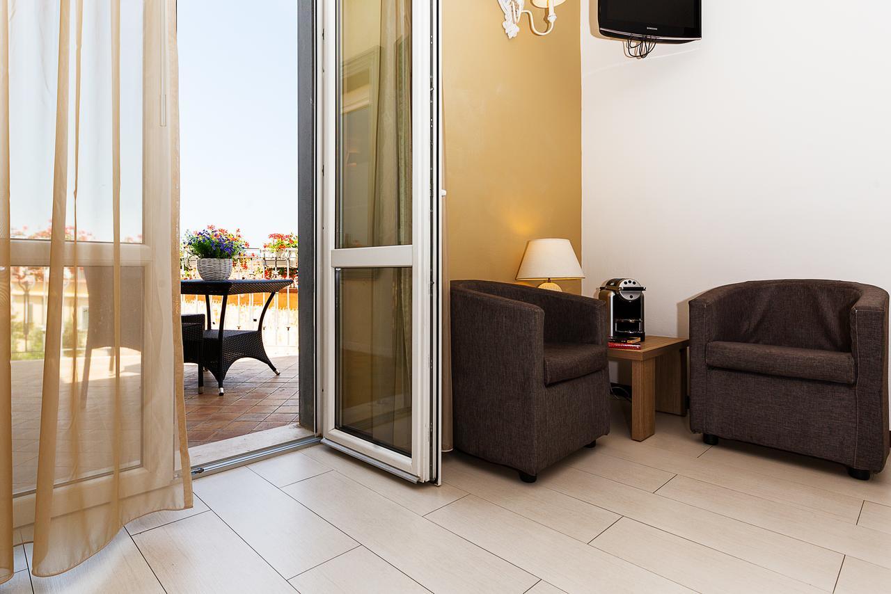 オルビア Le Residenze Del Centroアパートホテル エクステリア 写真